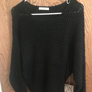 BLACK SWEATER